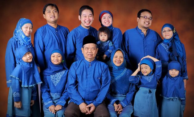 Detail Foto Studio Keluarga Adat Jawa Koleksi Nomer