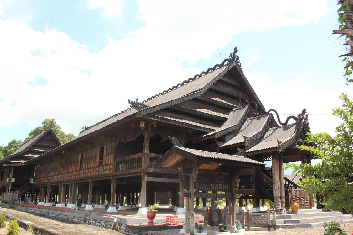 Rumah Adat Sao Mario