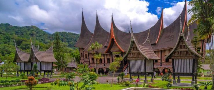 Detail 10 Gambar Rumah Adat Di Indonesia Nomer 37