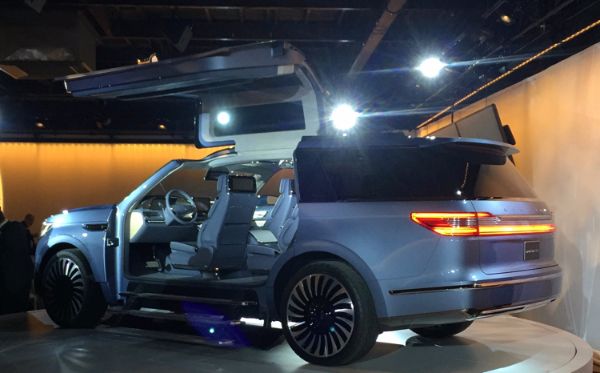 Detail 2020 Lincoln Navigator With Gullwing Doors Price Nomer 9