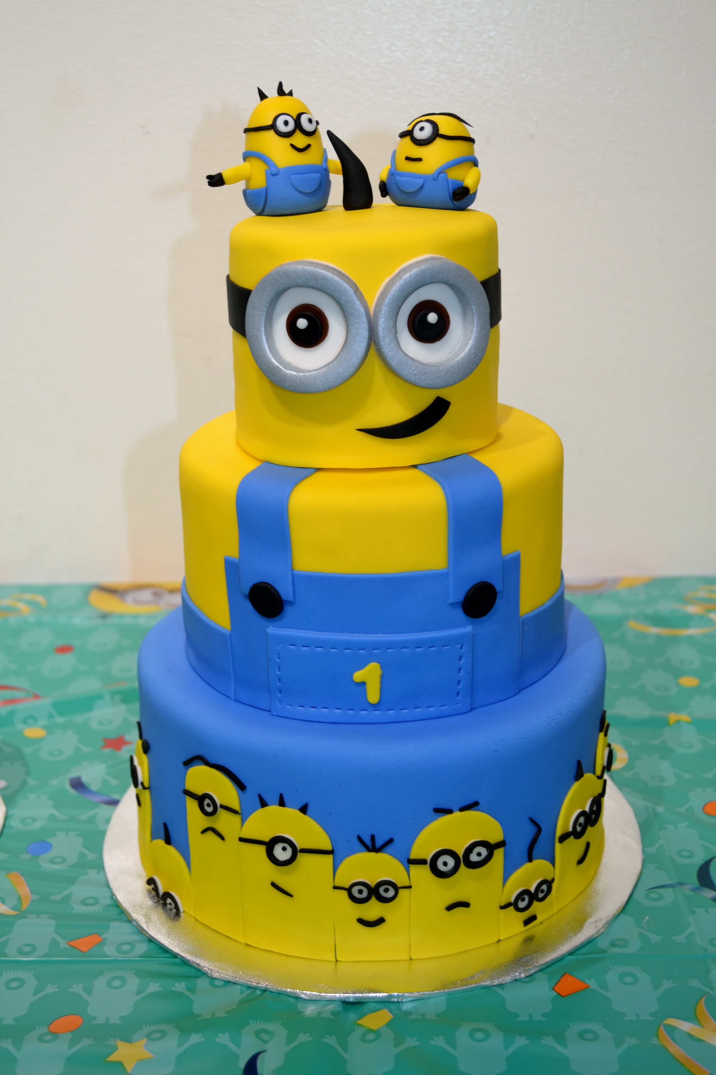 Detail 2nd Birthday Minions Cake Nomer 24