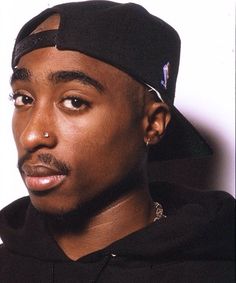 Detail 2pac Nose Pierced Nomer 14