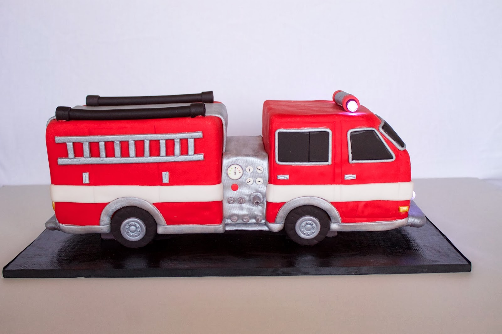 Detail 3d Firetruck Cake Pan Nomer 6