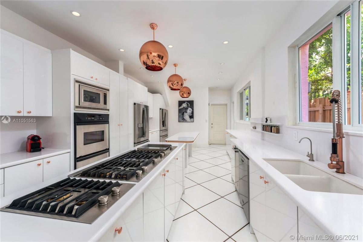 Detail 5454 Pine Tree Drive Nomer 13