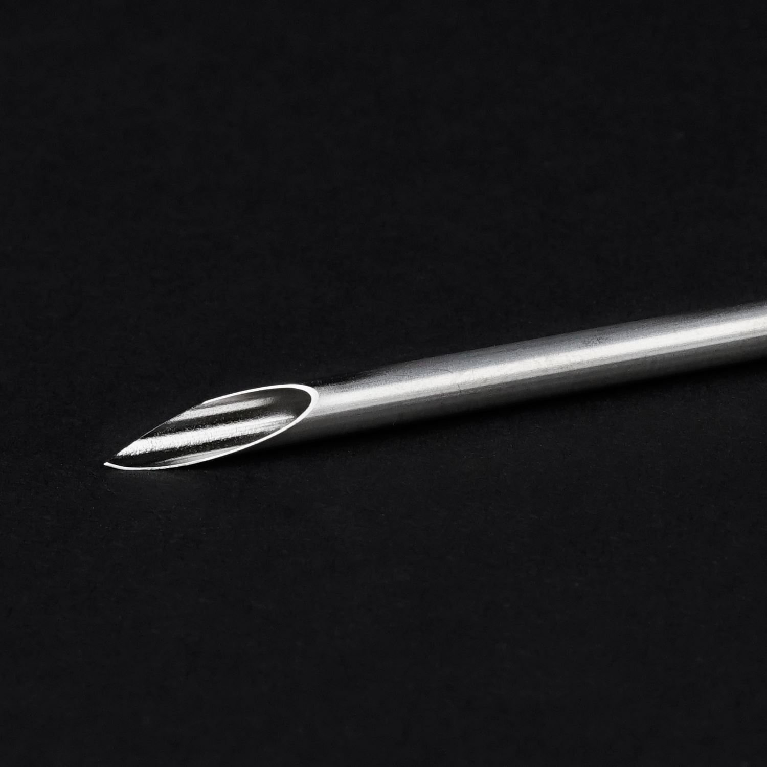 Detail 8 Gauge Needle Piercing Nomer 18