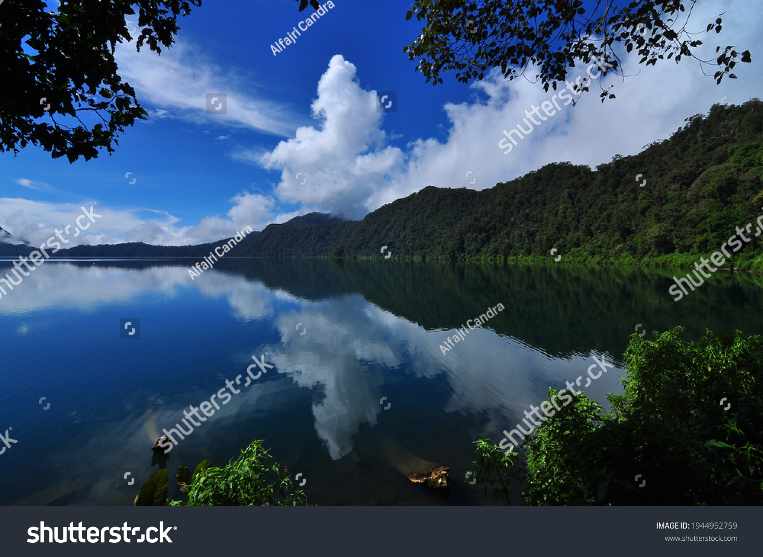 Detail Background Danau Nomer 25