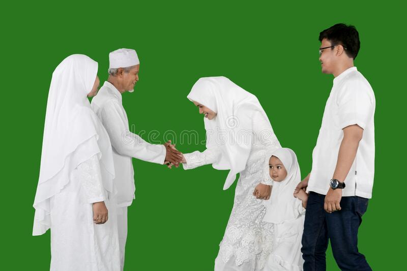 Detail Background Foto Keluarga Islami Nomer 32