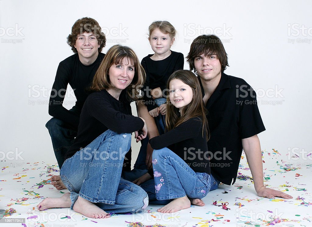 Detail Background Foto Keluarga Putih Nomer 33