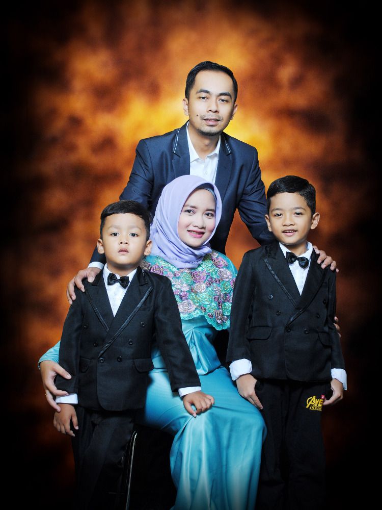 Detail Background Foto Studio Keluarga Nomer 34