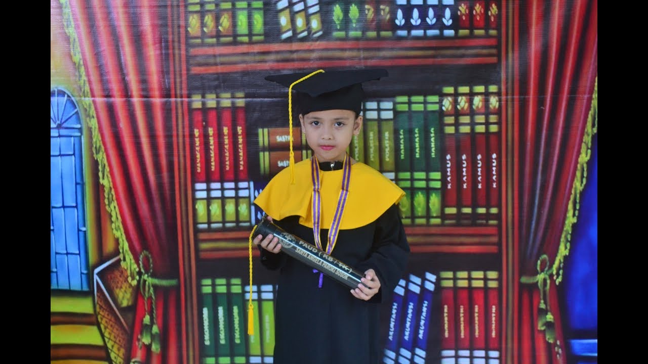 Detail Background Foto Wisuda Anak Tk Nomer 17