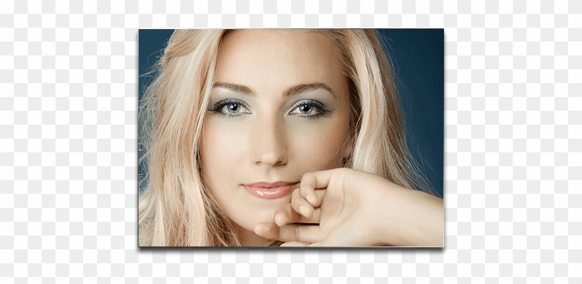 Detail Blonde Model Nomer 3