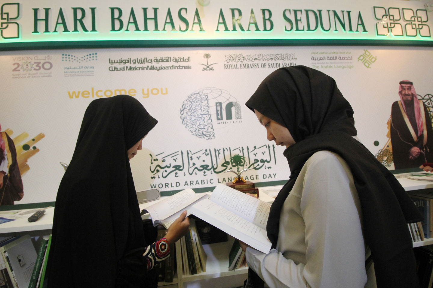 Detail Bahasa Arab Membaca Buku Nomer 20