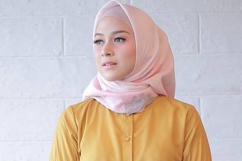 Detail Baju Warna Kuning Jilbab Warna Apa Nomer 18