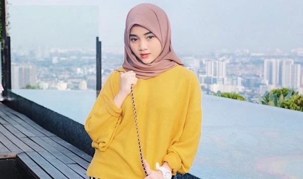 Detail Baju Warna Kuning Jilbab Warna Apa Nomer 7