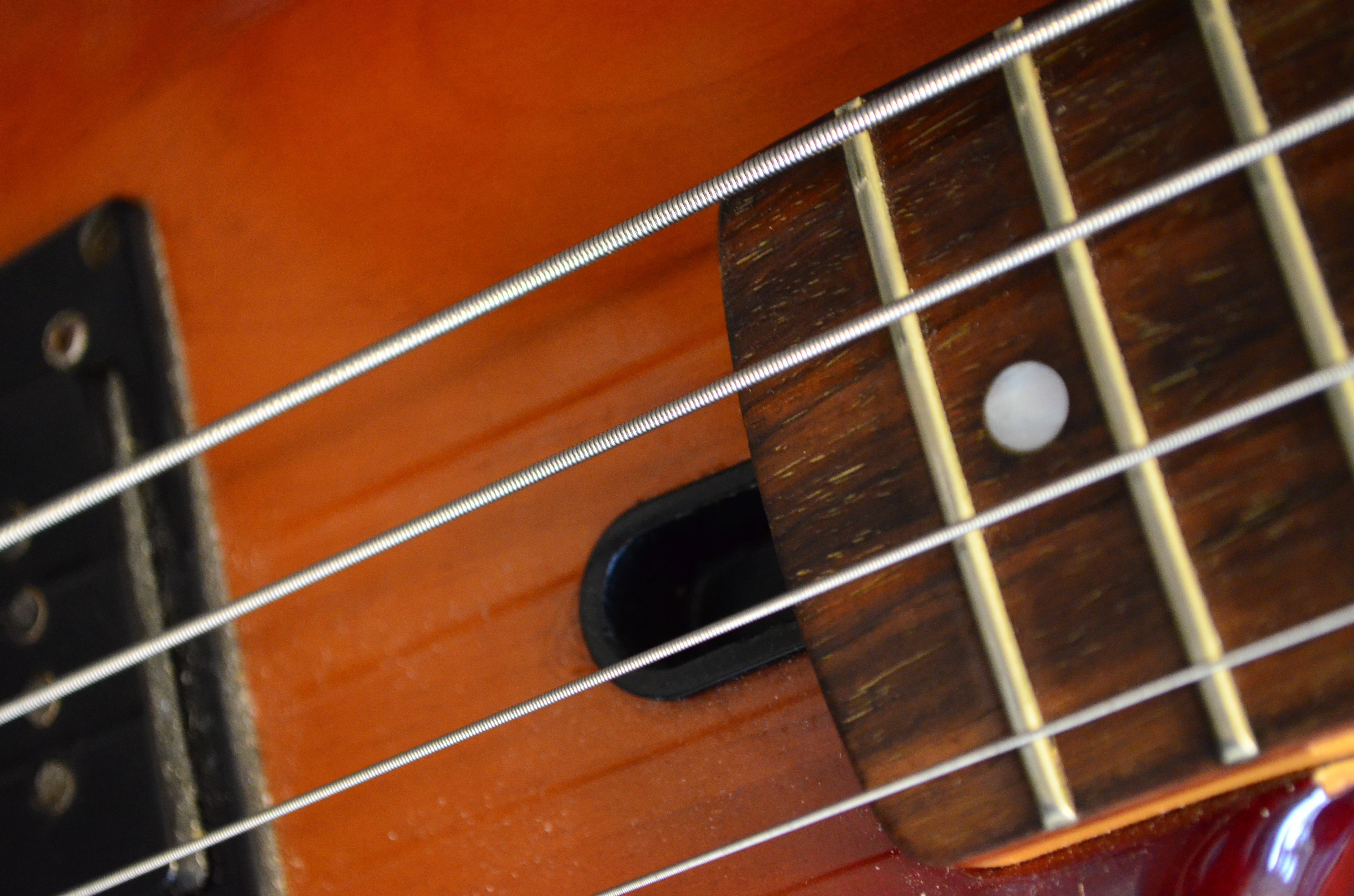 Detail Bass Di Gitar Akustik Nomer 45