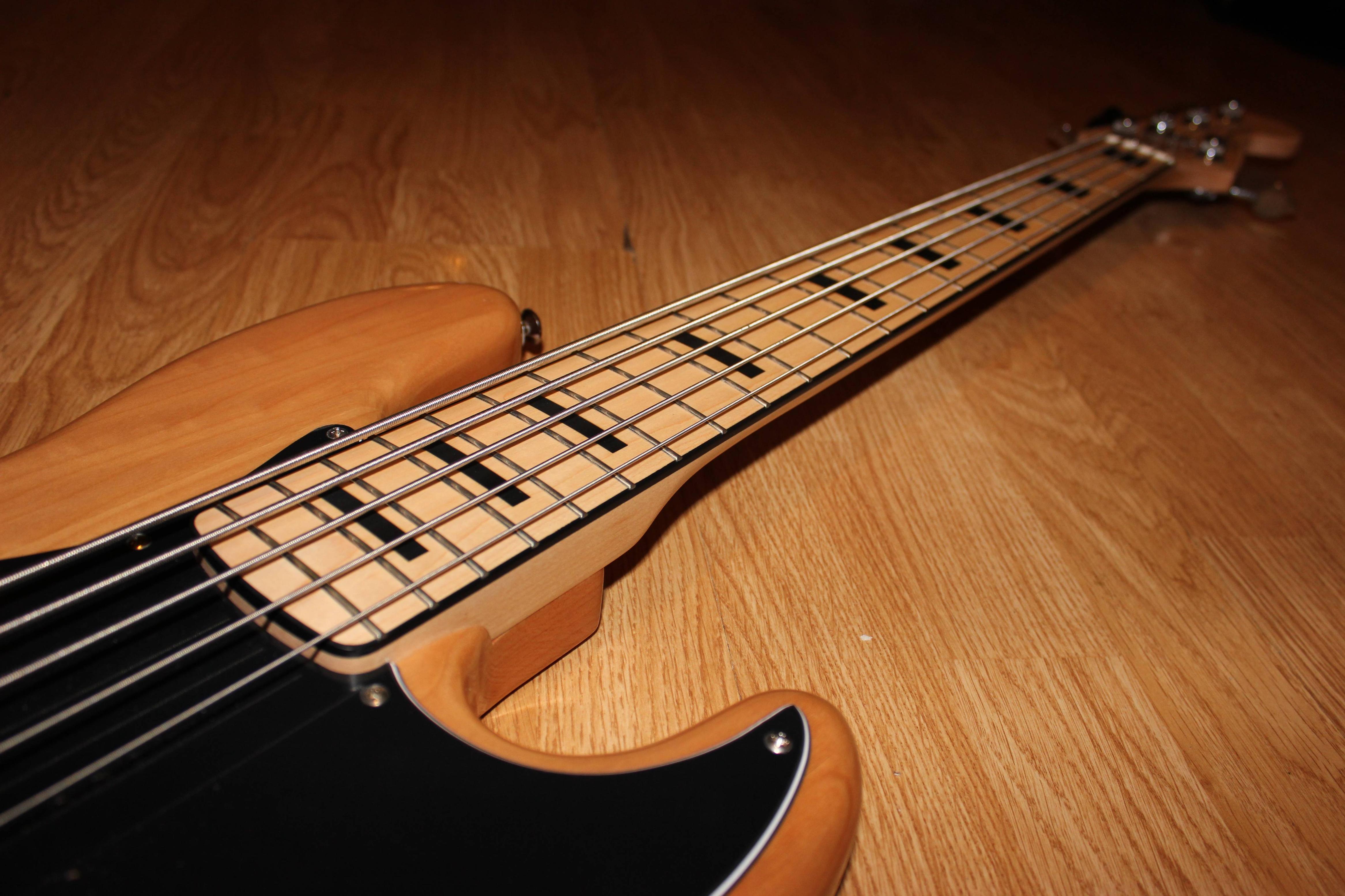 Detail Bass Guitar Wallpaper Nomer 19