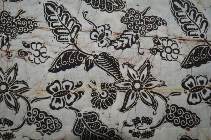 Detail Batik Surabaya Dan Penjelasannya Gambar Bunga Hitam Putih Keren Nomer 7