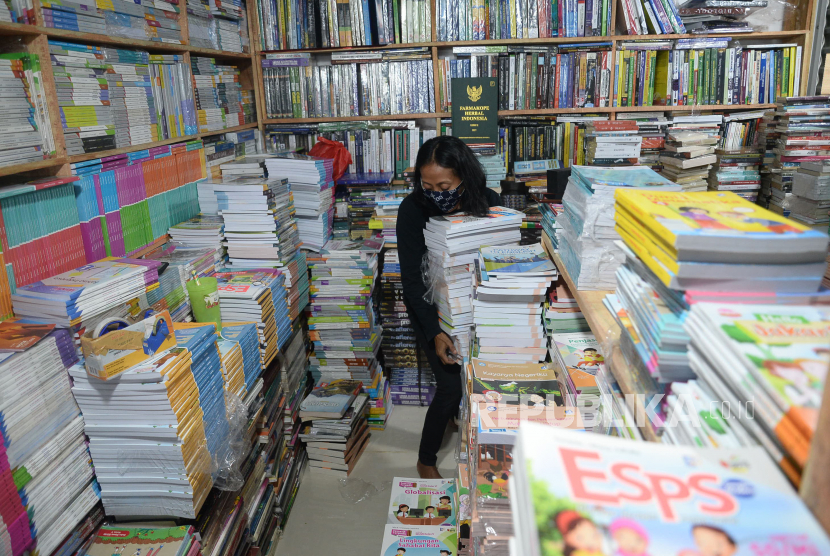 Detail Beli Buku Di Pasar Senen Nomer 8