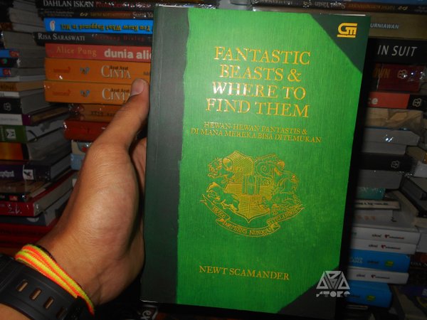 Detail Beli Buku Fantastic Beasts And Where To Find Them Nomer 45
