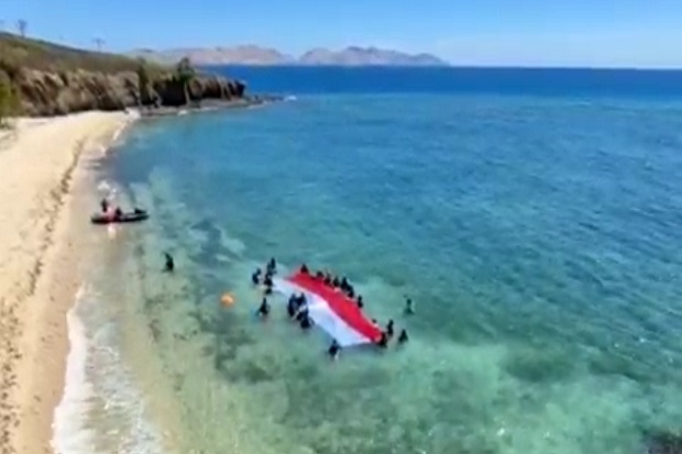 Detail Bendera Indonesia Gambar Pulau Jpg Nomer 33