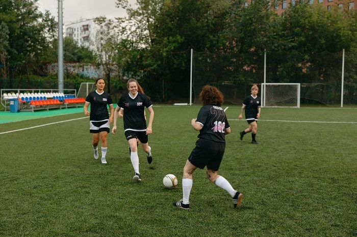 Detail Bermain Bola Di Lapangan Nomer 20