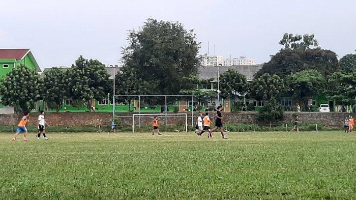 Detail Bermain Bola Di Lapangan Nomer 22