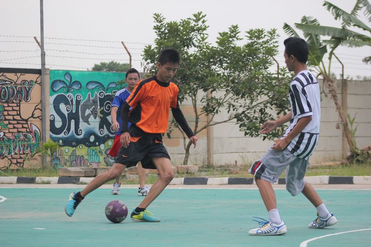 Detail Bermain Bola Di Lapangan Nomer 29