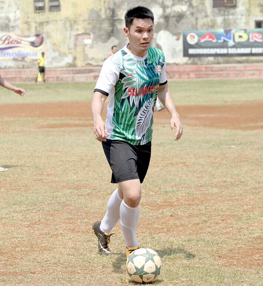 Detail Bermain Bola Di Lapangan Nomer 33