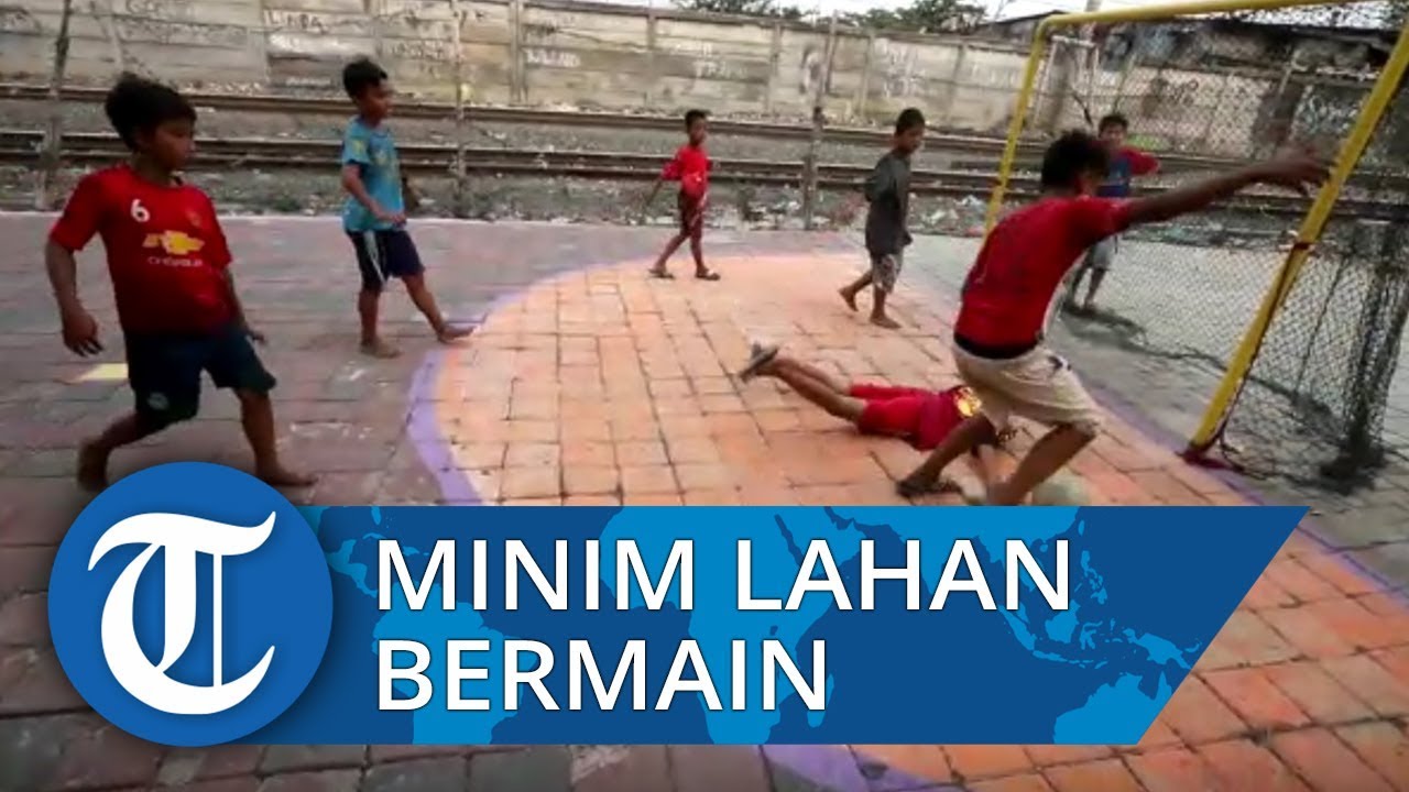 Detail Bermain Bola Di Lapangan Nomer 39
