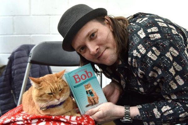 Detail Buku A Street Cat Named Bob Nomer 10