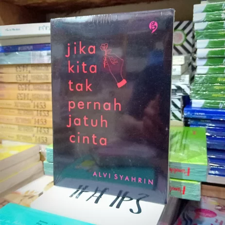 Detail Buku Alvi Syahrin Jika Kita Tak Pernah Jatuh Cinta Nomer 52