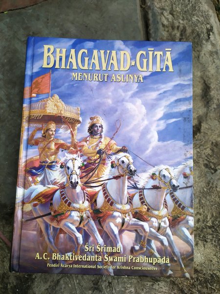 Detail Buku Bhagavad Gita Nomer 18