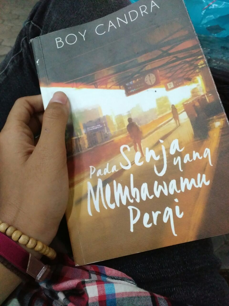 Detail Buku Boy Candra Pada Senja Yang Membawamu Pergi Nomer 14