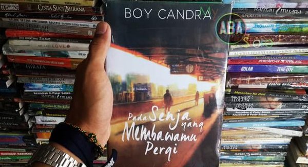 Detail Buku Boy Candra Pada Senja Yang Membawamu Pergi Nomer 28