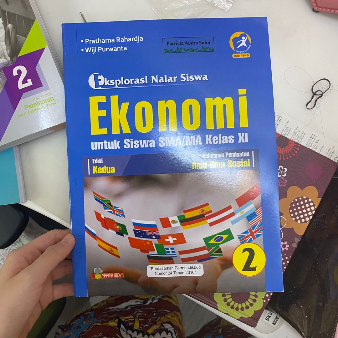 Detail Buku Ekonomi Kelas 11 Kurikulum 2013 Revisi 2016 Nomer 49