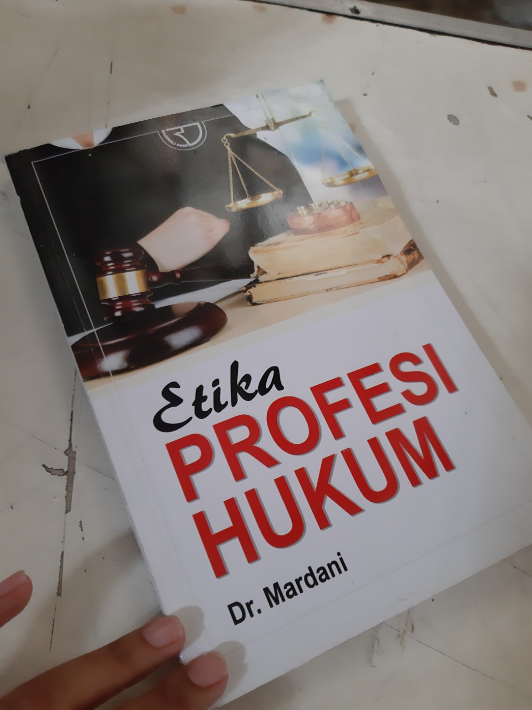 Detail Buku Etika Profesi Hukum Nomer 49