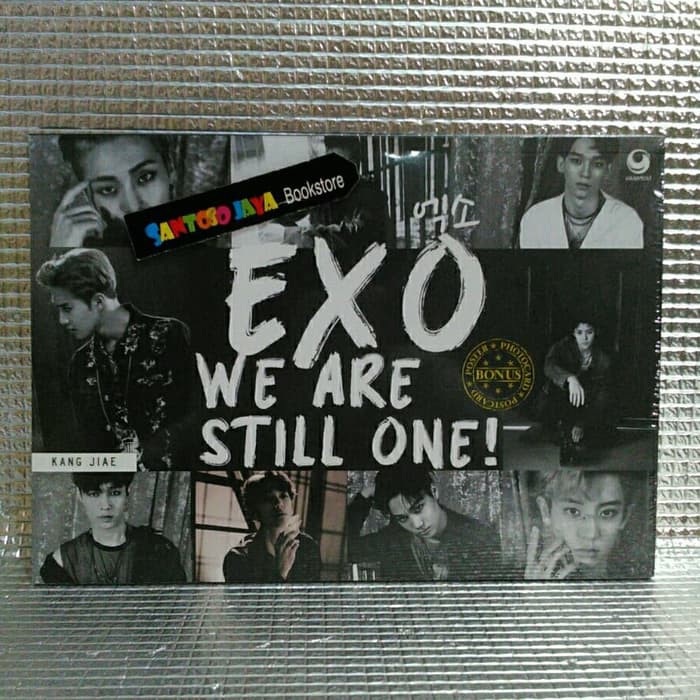 Detail Buku Exo We Are Still One Nomer 3