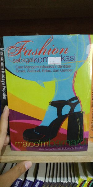 Detail Buku Fashion Sebagai Komunikasi Nomer 14