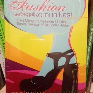 Detail Buku Fashion Sebagai Komunikasi Nomer 7