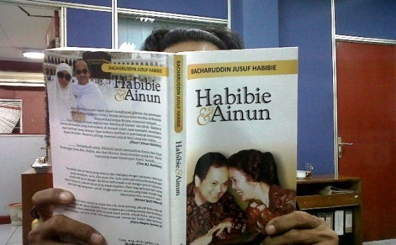 Detail Buku Habibie Dan Ainun Nomer 21