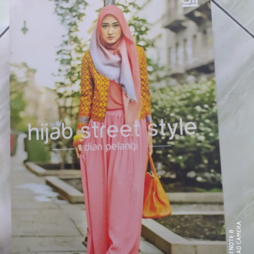 Detail Buku Hijab Street Style Nomer 14