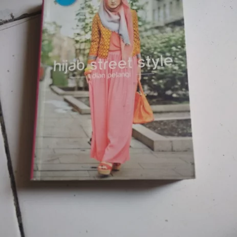 Detail Buku Hijab Street Style Nomer 27
