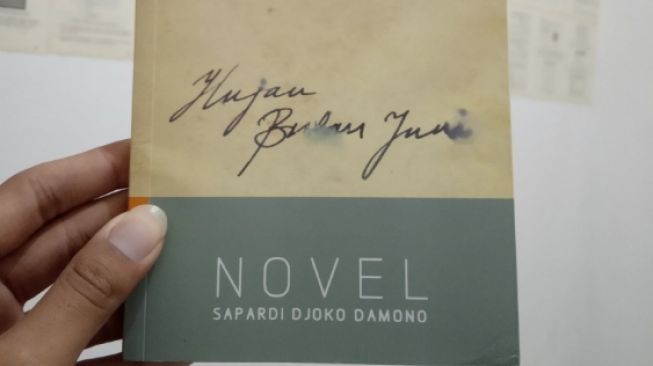 Detail Buku Hujan Bulan Juni Nomer 17