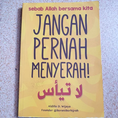 Detail Buku Jangan Pernah Menyerah Sebab Allah Bersama Kita Nomer 23