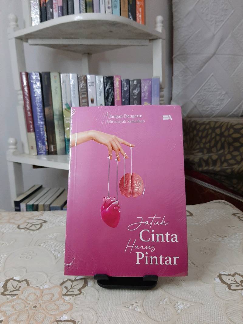 Detail Buku Jatuh Cinta Harus Pintar Nomer 31