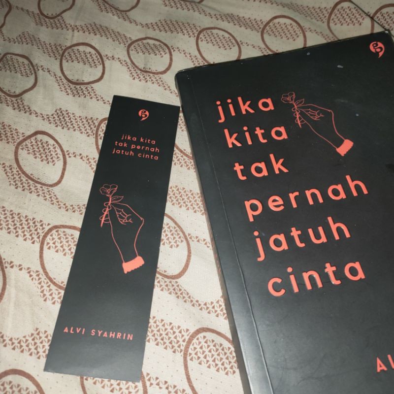 Detail Buku Jika Kita Tak Pernah Jatuh Cinta Nomer 21