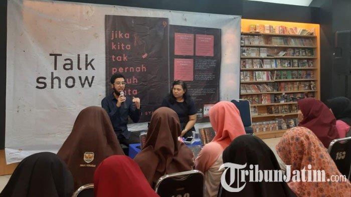 Detail Buku Jika Kita Tak Pernah Jatuh Cinta Nomer 28