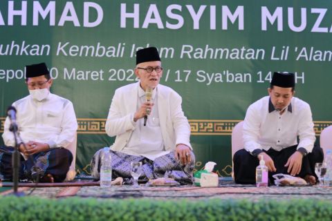 Detail Buku Kh Hasyim Muzadi Nomer 27