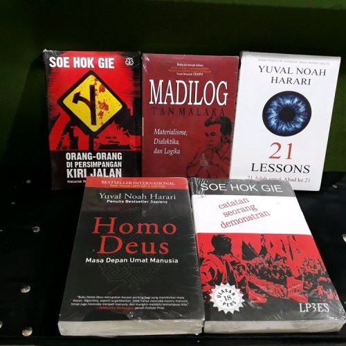 Detail Buku Kiri Adalah Nomer 9