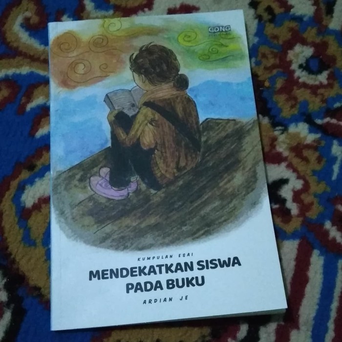 Detail Buku Kumpulan Esai Nomer 4